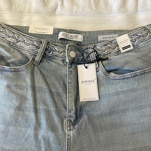 Judy Blue High Rise Wide Leg  NWT  14W: Waist 32" Hips 44" Inseam 33" Rise 13”